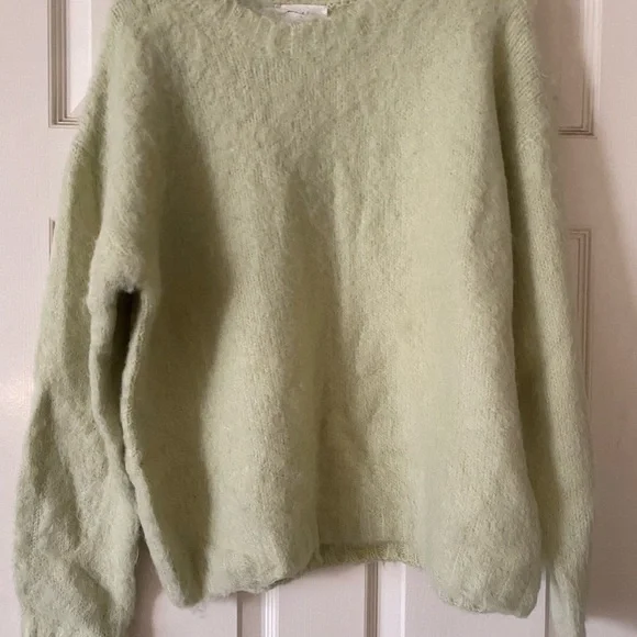 Elegant Pastel Green Women's Sweater - Picture 2 of 8